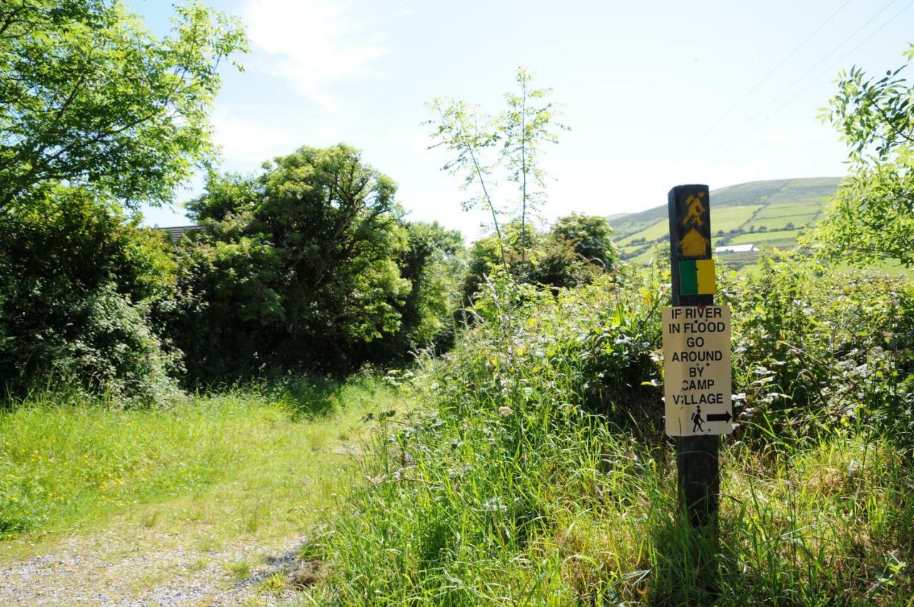 Coach Field Camp Exterior foto